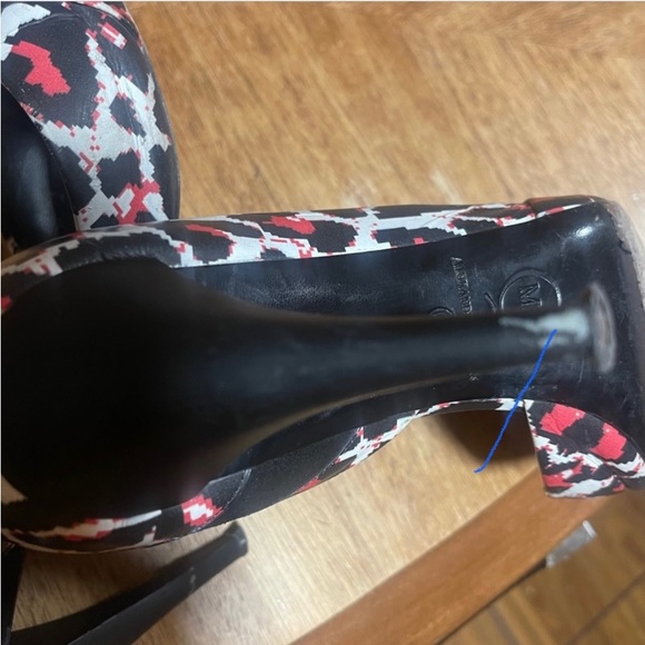 Alexander McQueen Tricolor Pixel Print Leather Lex D" Orsay Pumps - Picture 15 of 15